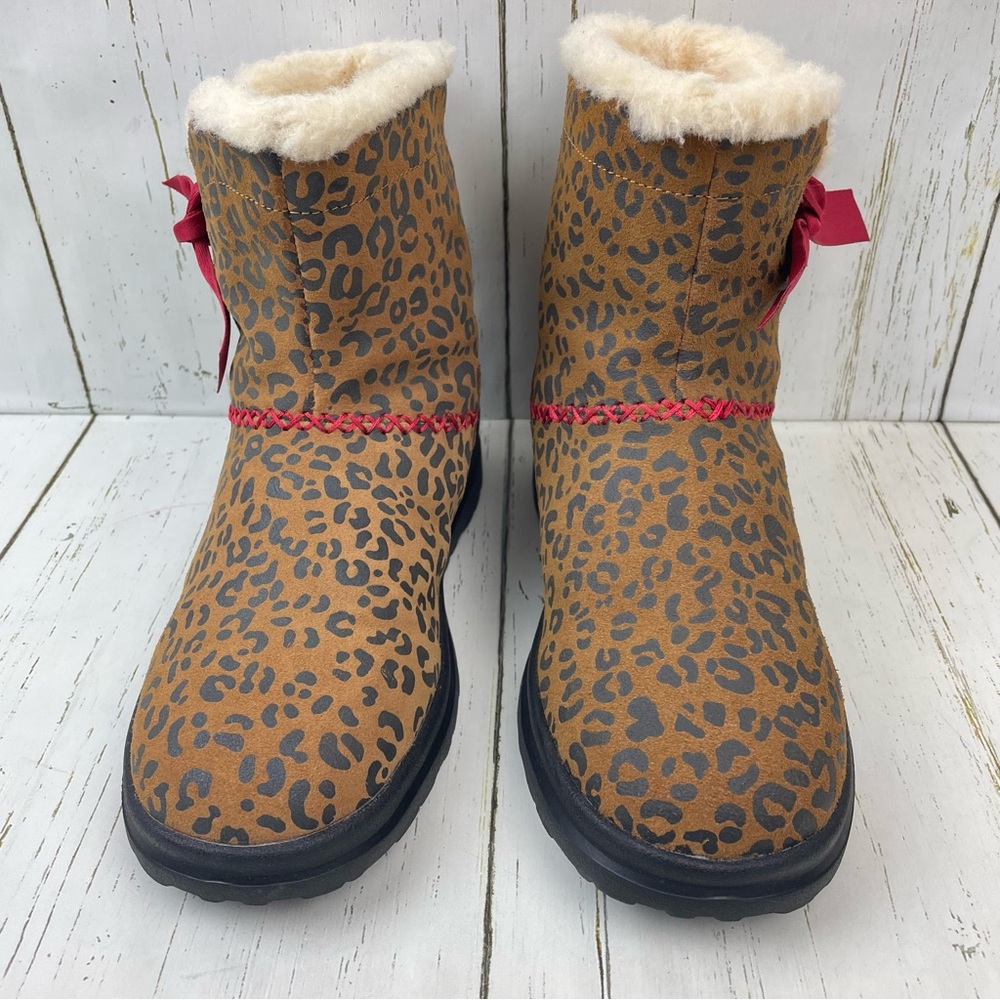UGG “I ❤️ UGG” Knotty Mini Boots